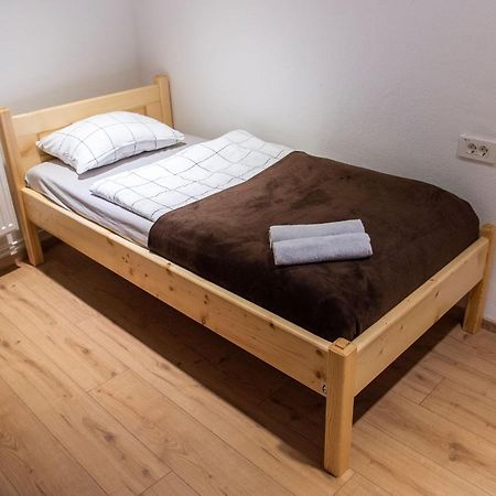 Hostel Vojnik Bagian luar foto