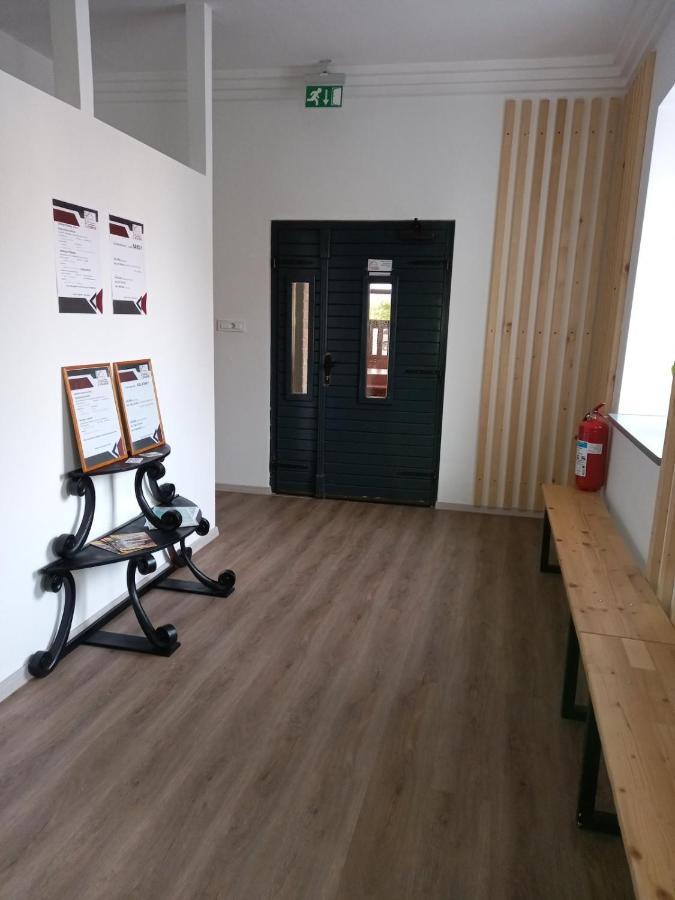 Hostel Vojnik Bagian luar foto