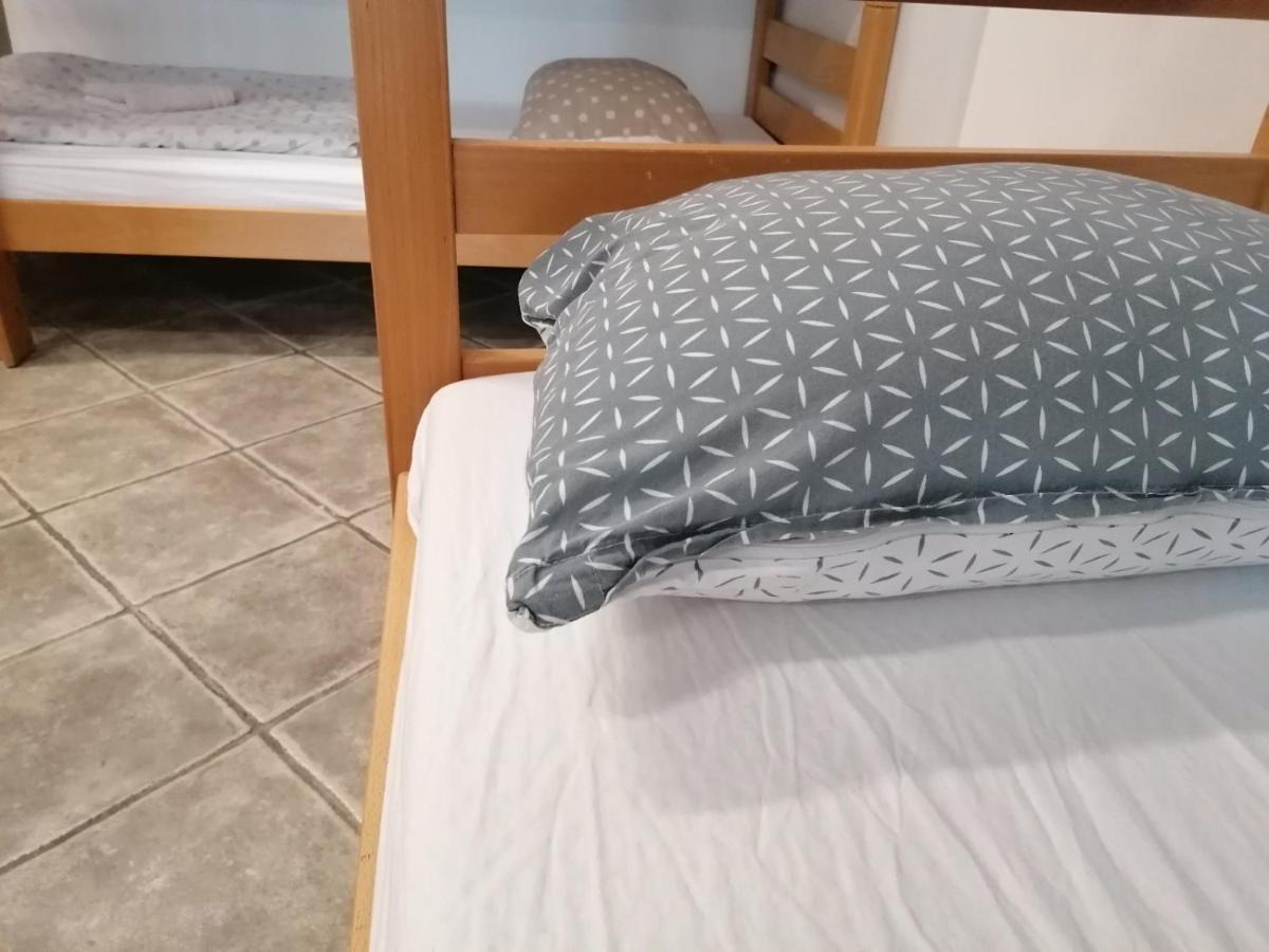 Hostel Vojnik Bagian luar foto