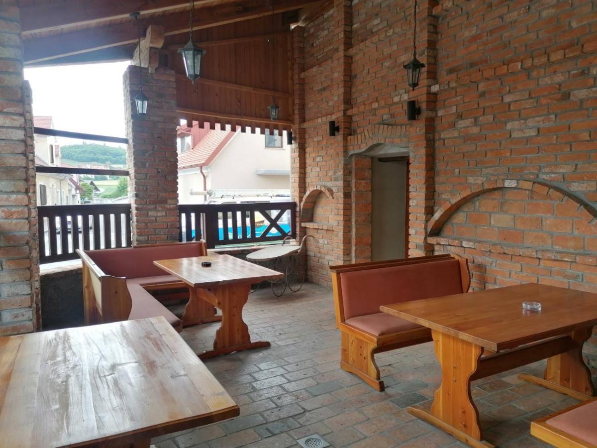 Hostel Vojnik Bagian luar foto