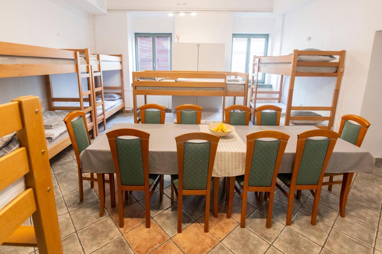 Hostel Vojnik Bagian luar foto