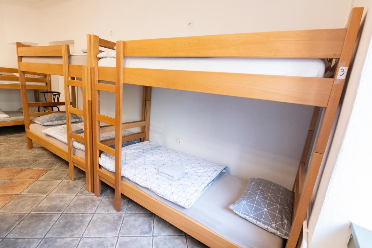 Hostel Vojnik Bagian luar foto