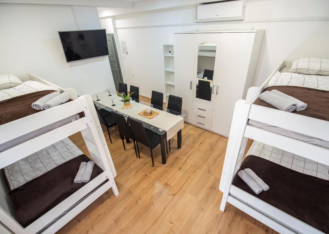Hostel Vojnik Bagian luar foto