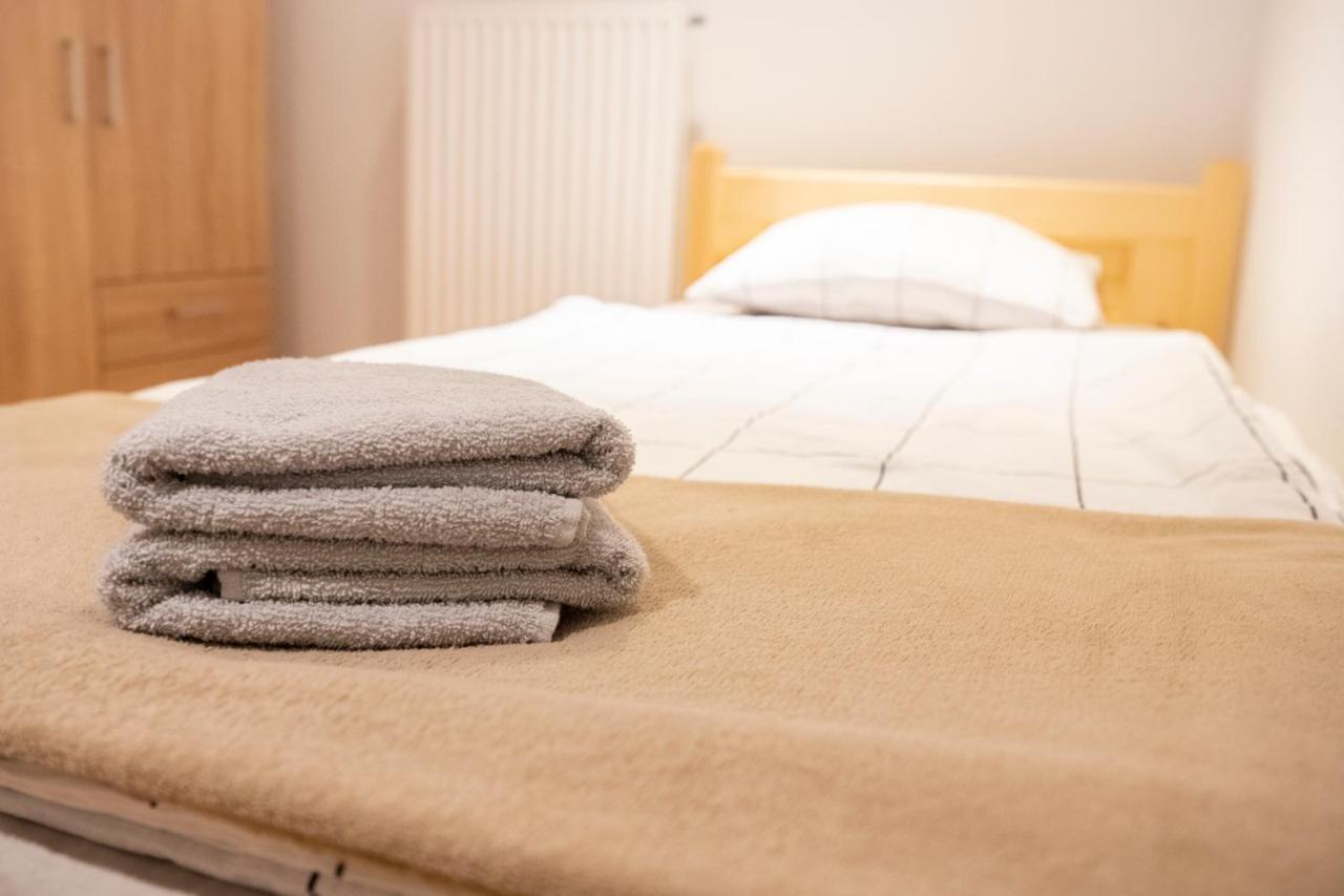 Hostel Vojnik Bagian luar foto