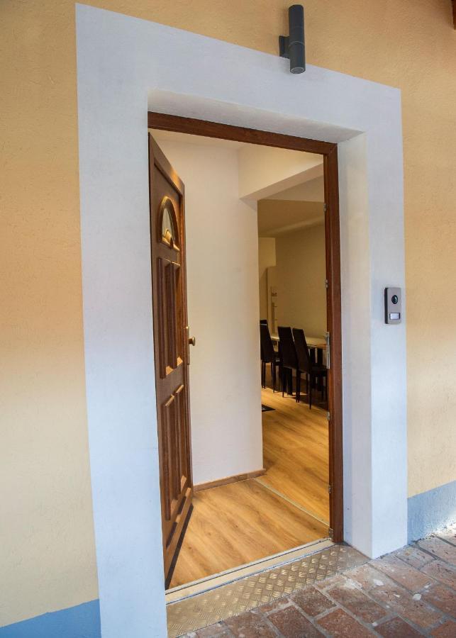 Hostel Vojnik Bagian luar foto