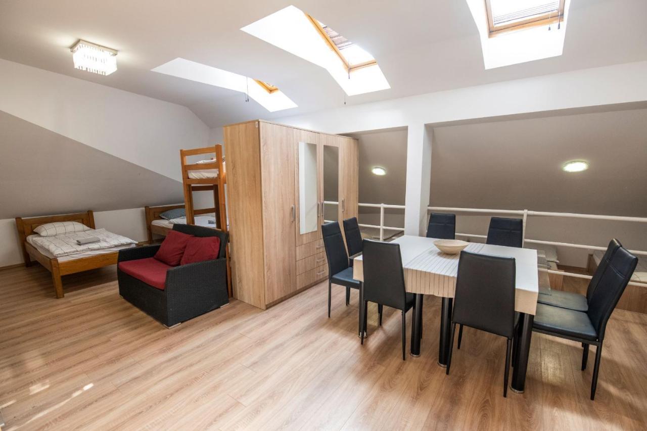 Hostel Vojnik Bagian luar foto