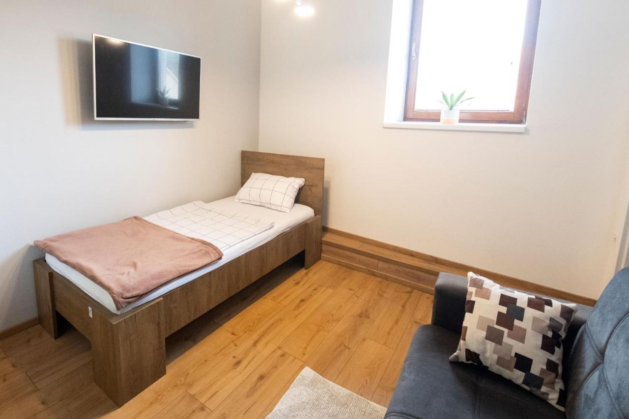 Hostel Vojnik Bagian luar foto