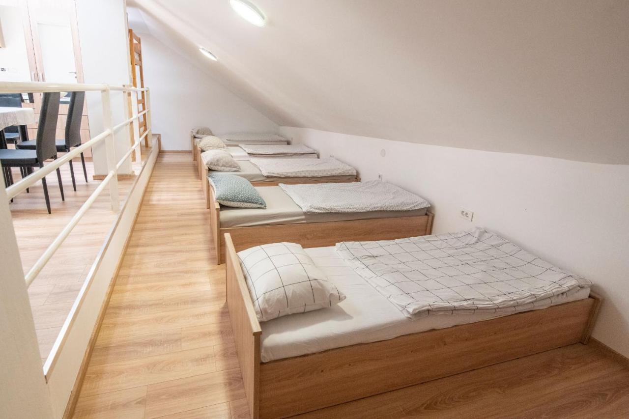 Hostel Vojnik Bagian luar foto