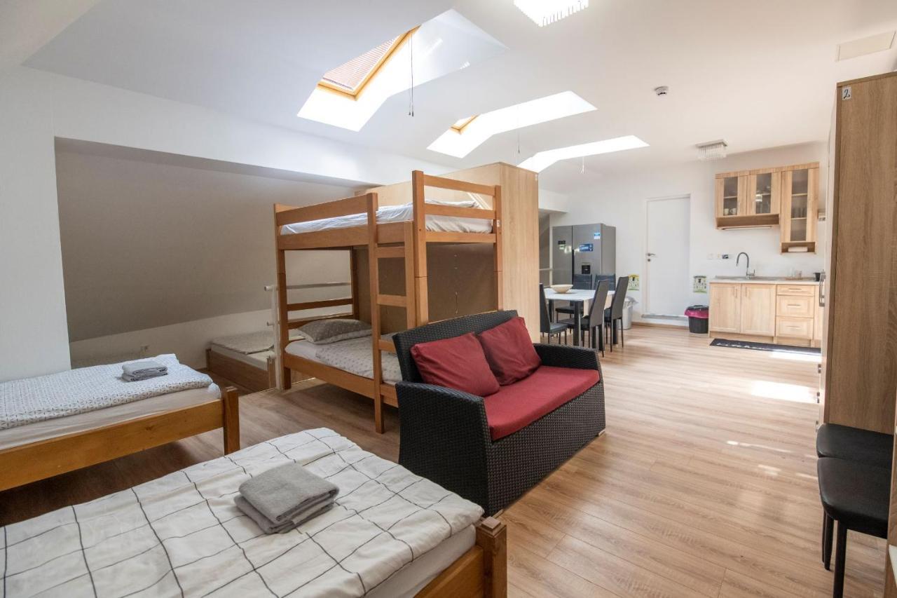 Hostel Vojnik Bagian luar foto