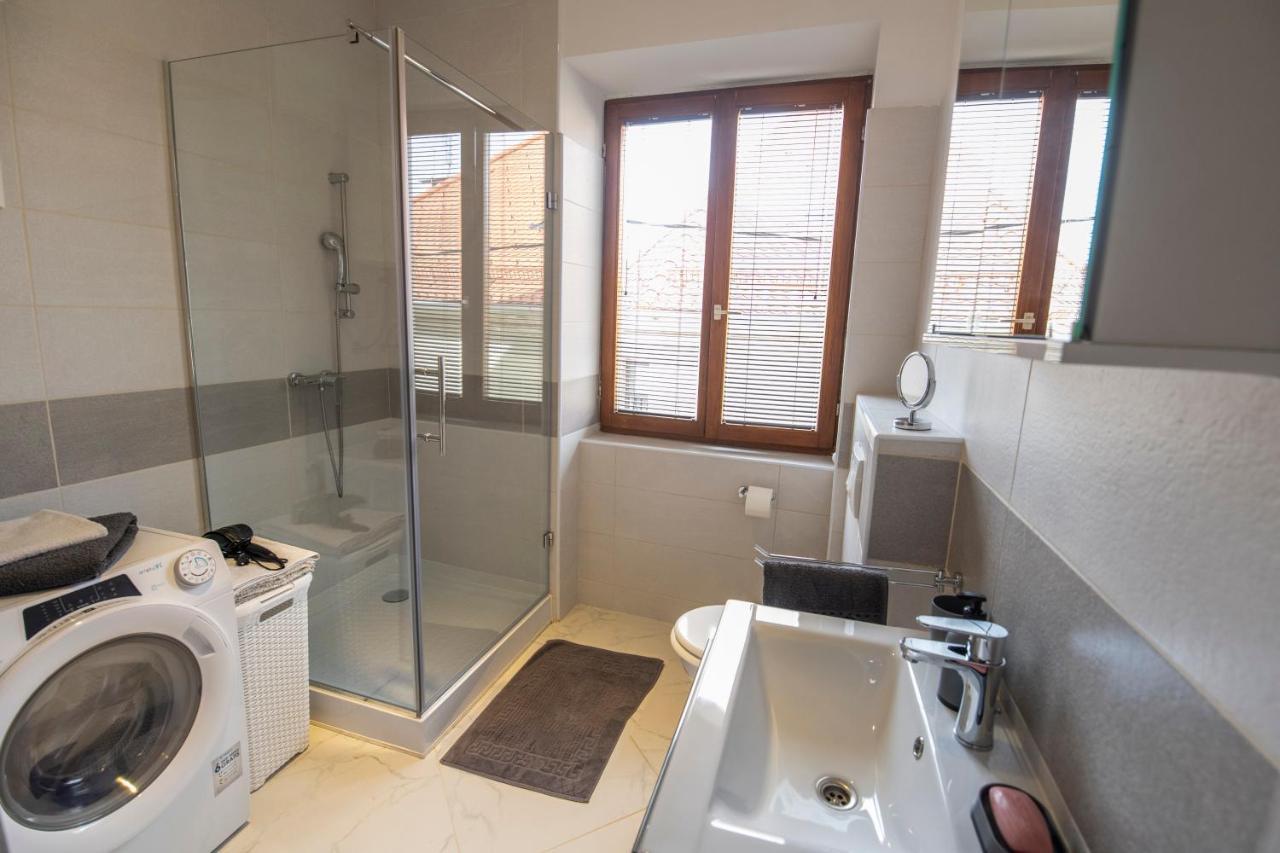 Hostel Vojnik Bagian luar foto