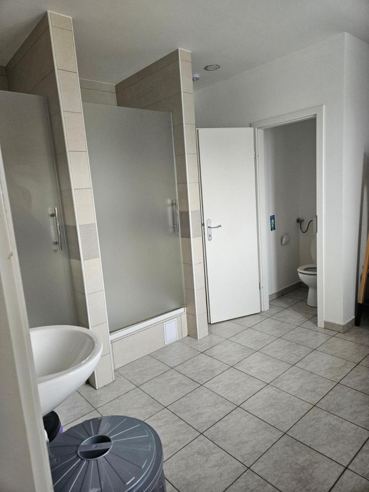 Hostel Vojnik Bagian luar foto